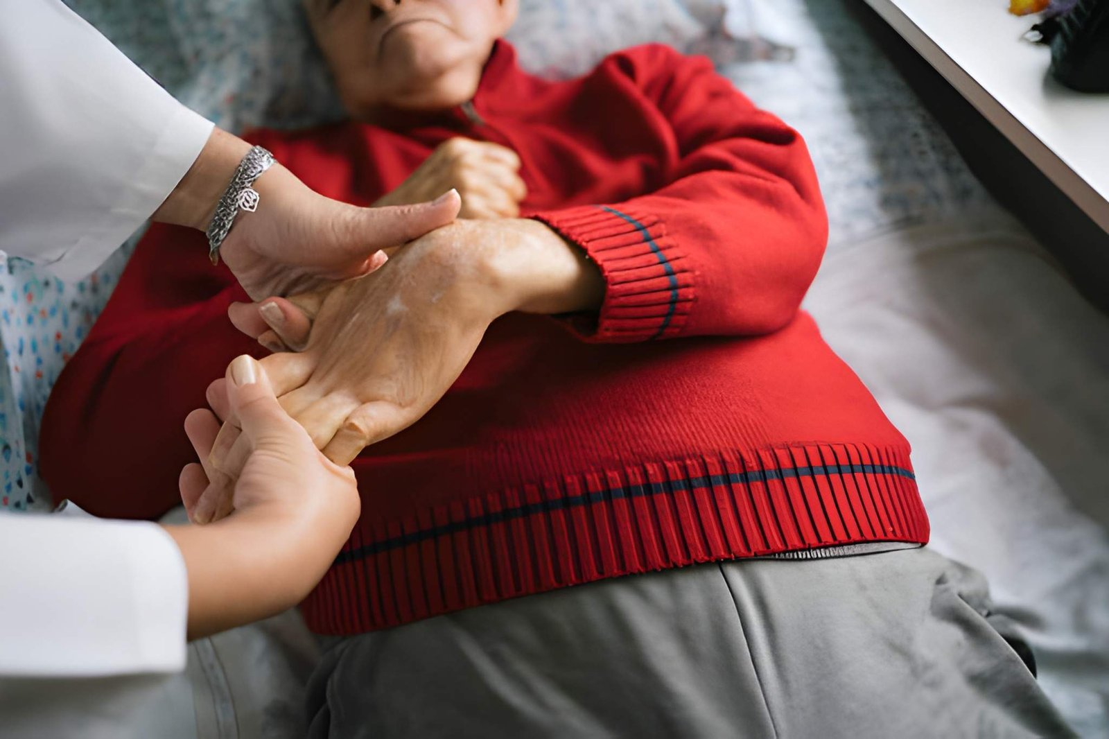 Gyógytornász stroke utáni kezelést végez